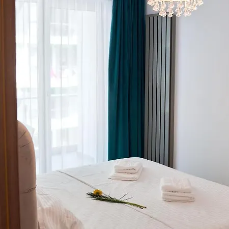 Submarine N Pool Apartament