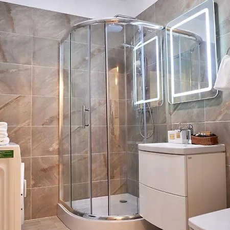 Submarine N Pool Apartament
