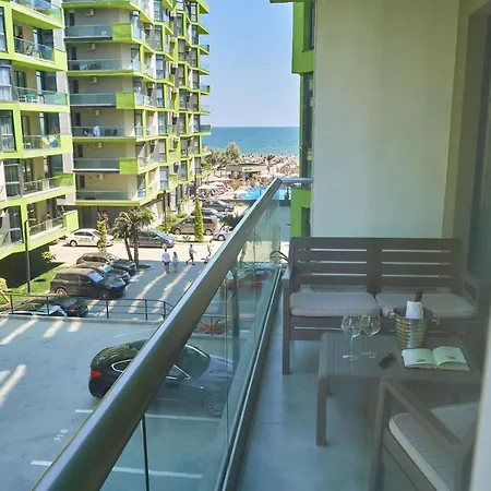 Submarine N Pool Apartment Navodari