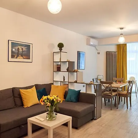 Submarine N Pool Apartment Navodari